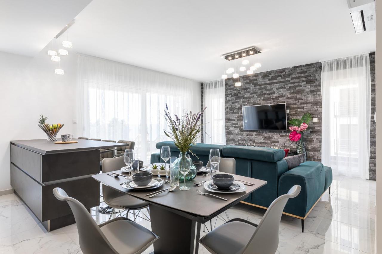 Elysian Zen Luxury Apartment - Two Bedroom Apartment With Terrace And Sea View Split Bagian luar foto